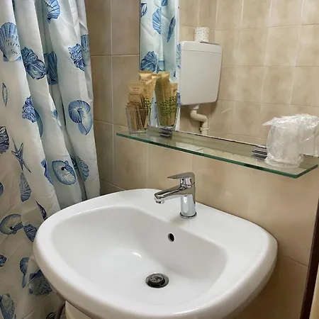 Ξενοδοχείο Luina 2*